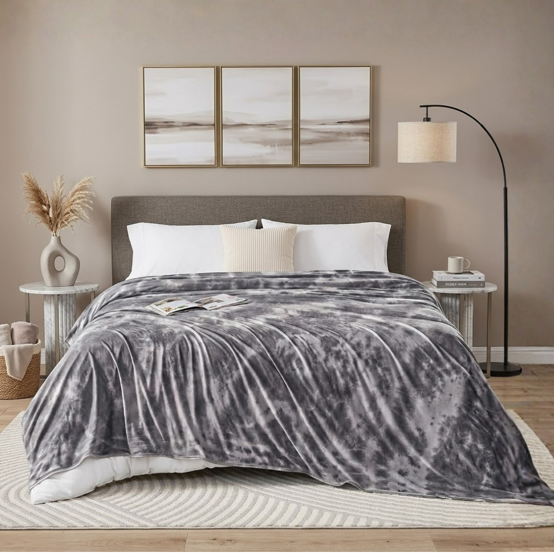 Reversible Cooling Blanket in Breathable Nylon Fabric