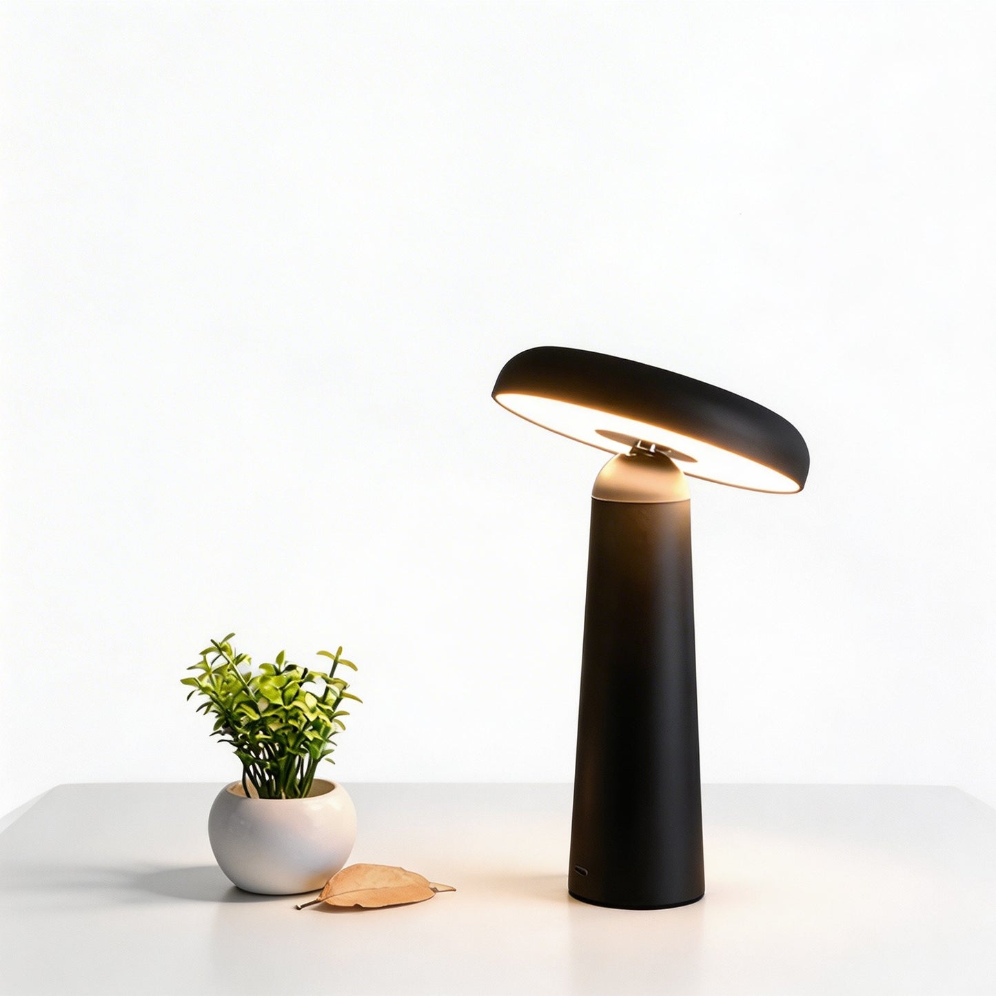 Rechargeable Table Lamp in Mushroom Design