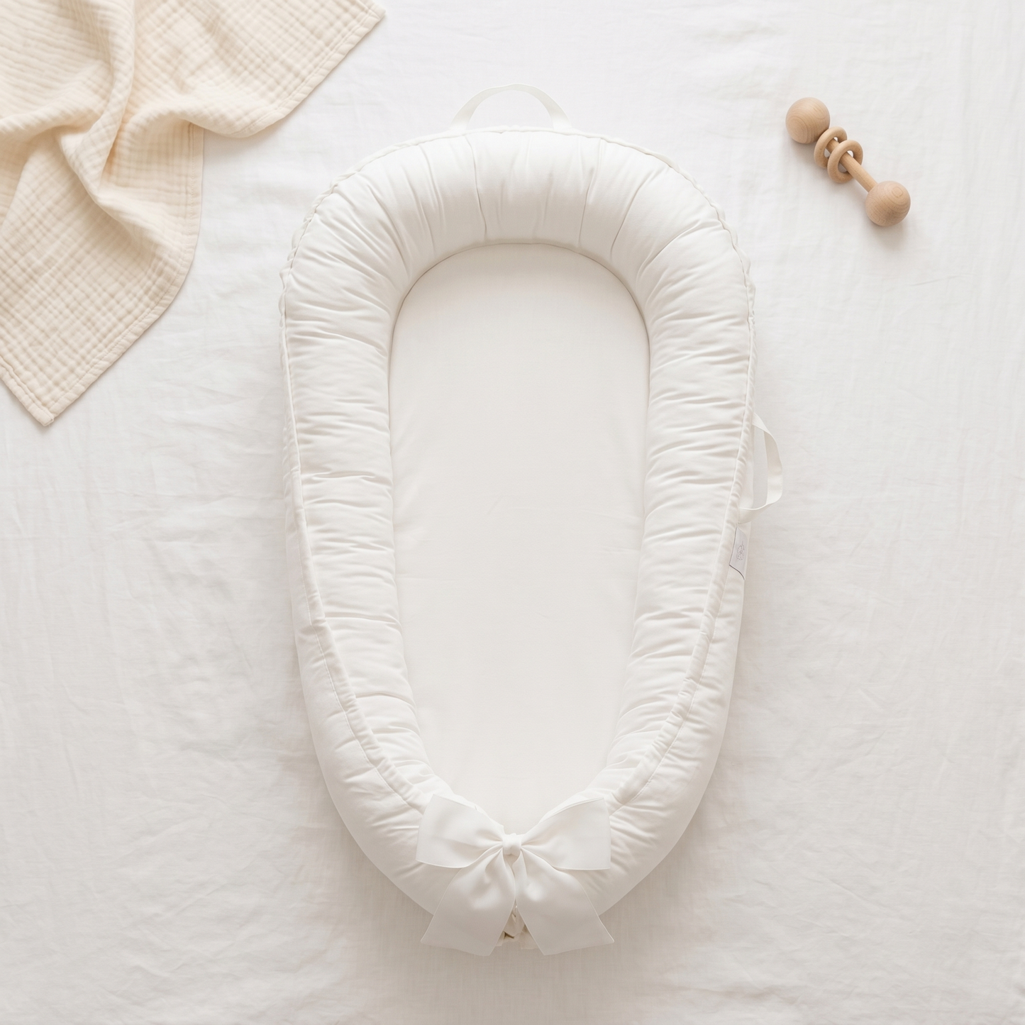Baby Nest with Halo Wing Design