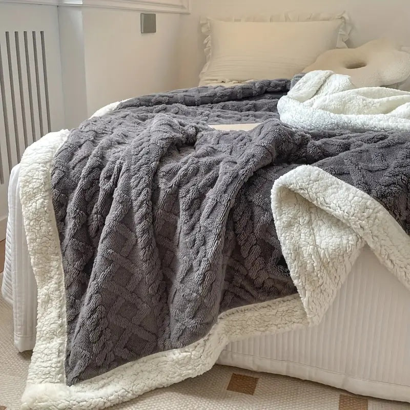 Cozy Luxe Throw Blanket – Your Essential Soft Companion