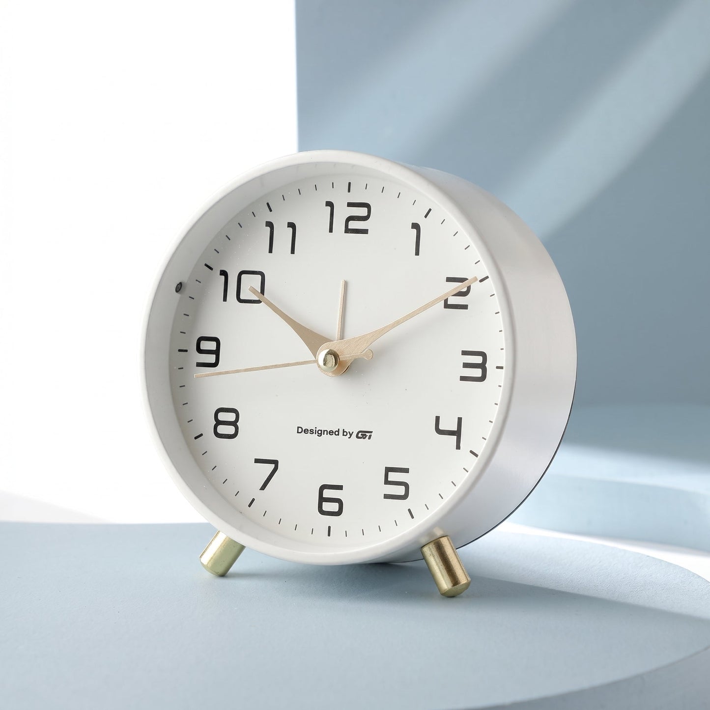 Elegant Scandinavian-Inspired Silent Round Desk Clock