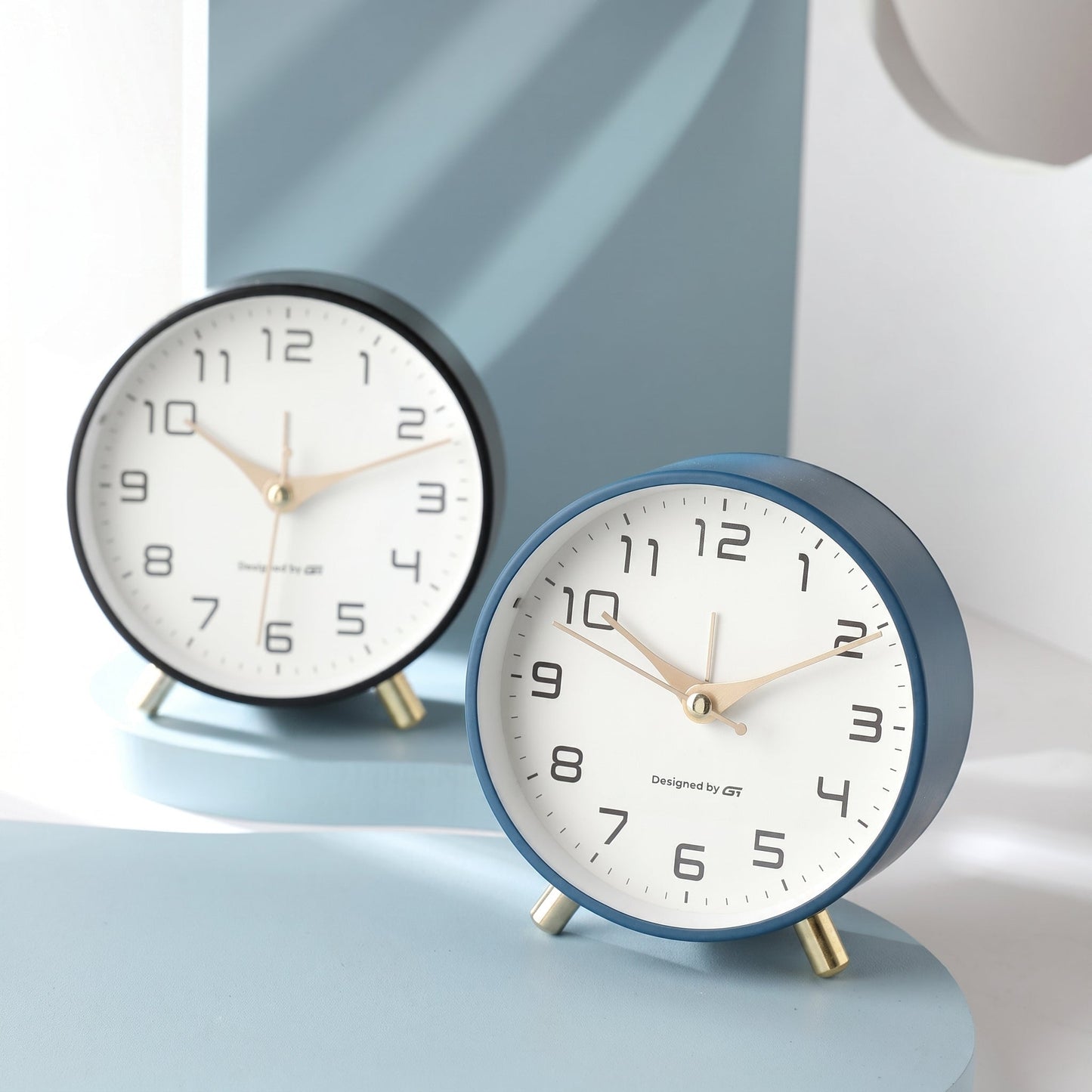 Elegant Scandinavian-Inspired Silent Round Desk Clock