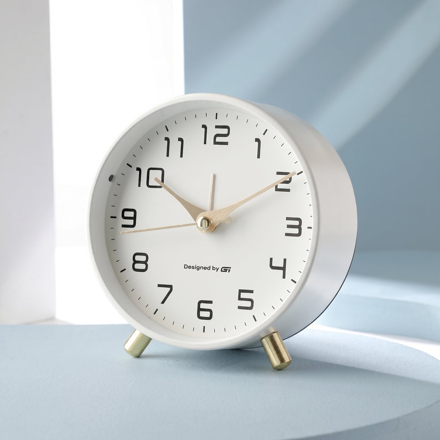 Elegant Scandinavian-Inspired Silent Round Desk Clock