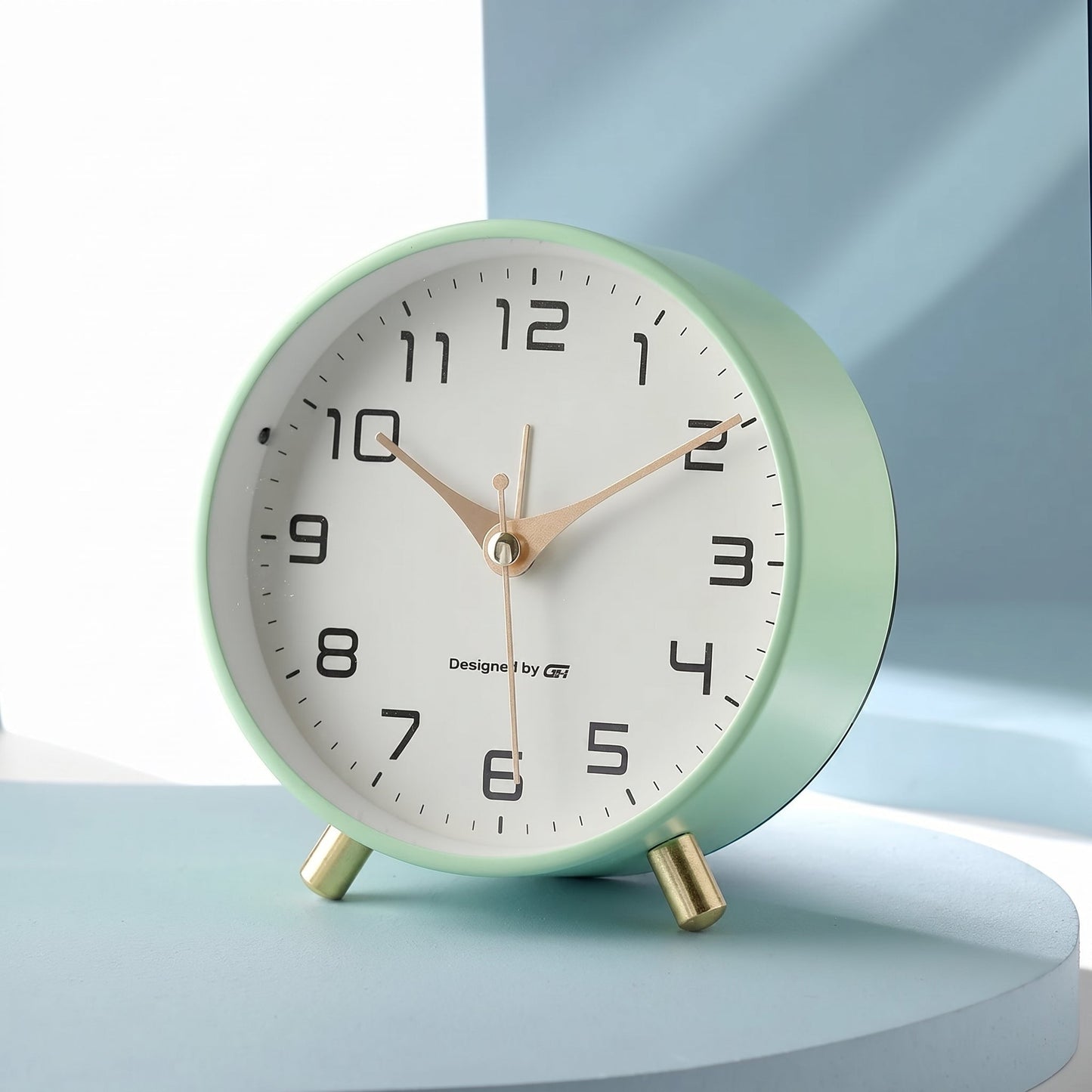 Elegant Scandinavian-Inspired Silent Round Desk Clock