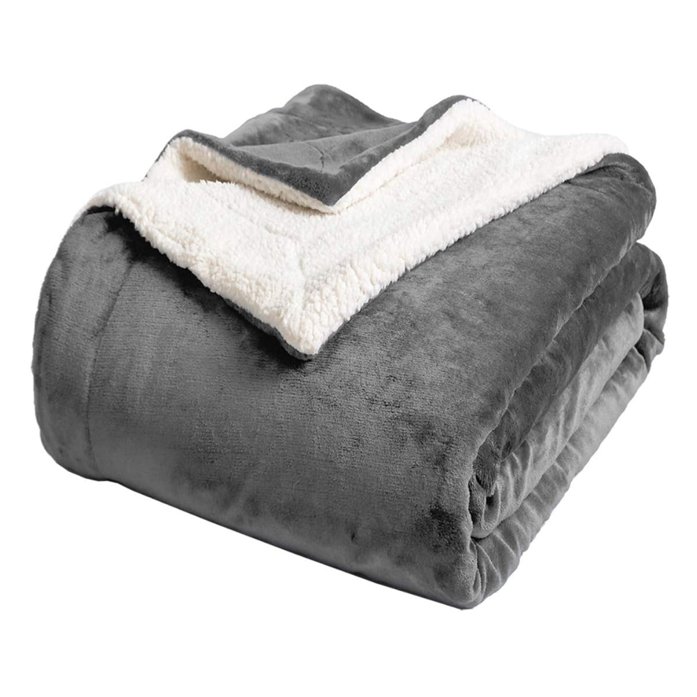 Cozy Microfiber Sherpa Blanket for Beds and Sofas