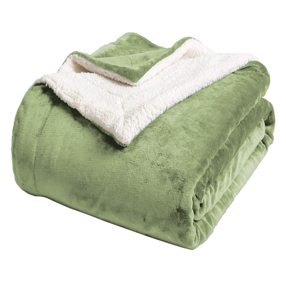 Cozy Microfiber Sherpa Blanket for Beds and Sofas