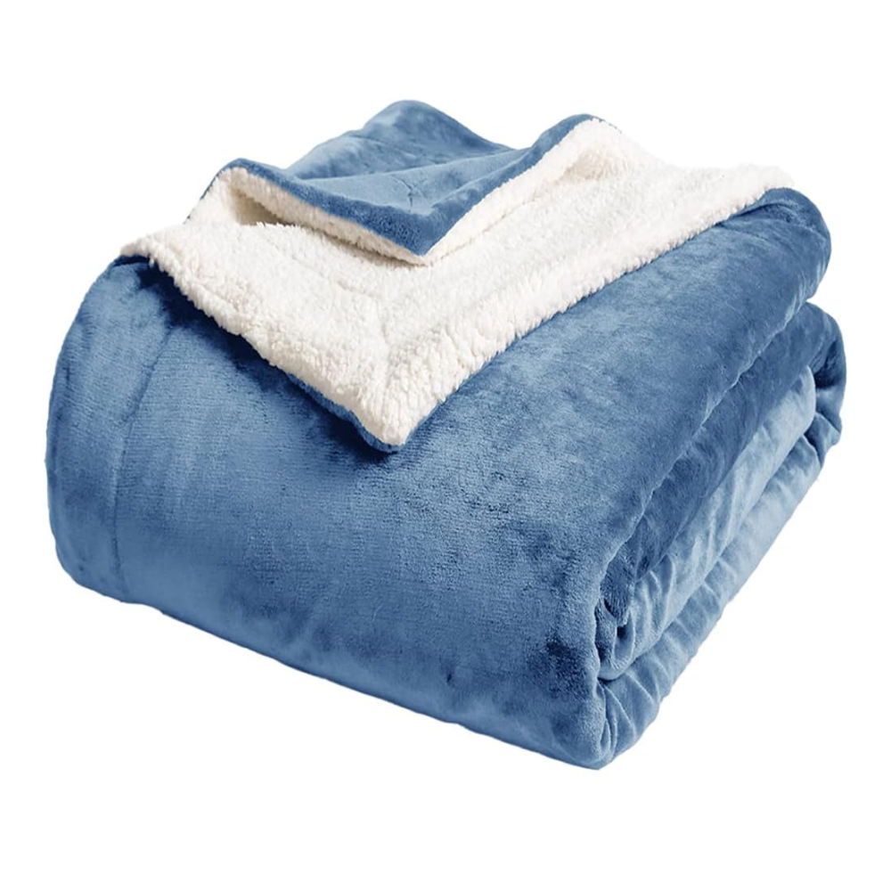 Cozy Microfiber Sherpa Blanket for Beds and Sofas