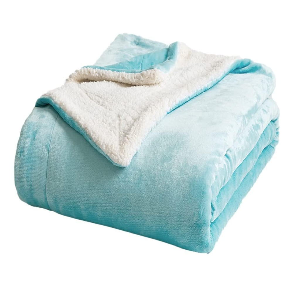 Cozy Microfiber Sherpa Blanket for Beds and Sofas