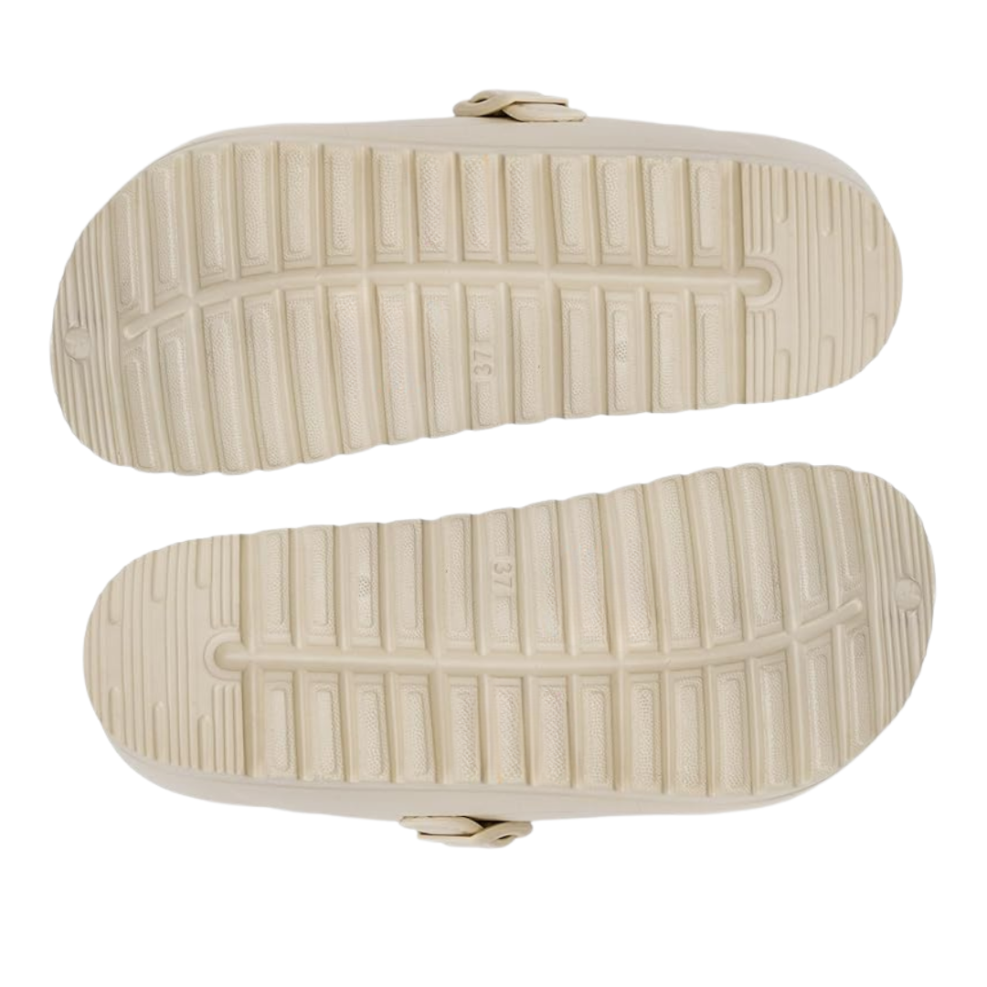 Adjustable Buckle Clogs for All Genders with Textured Sole